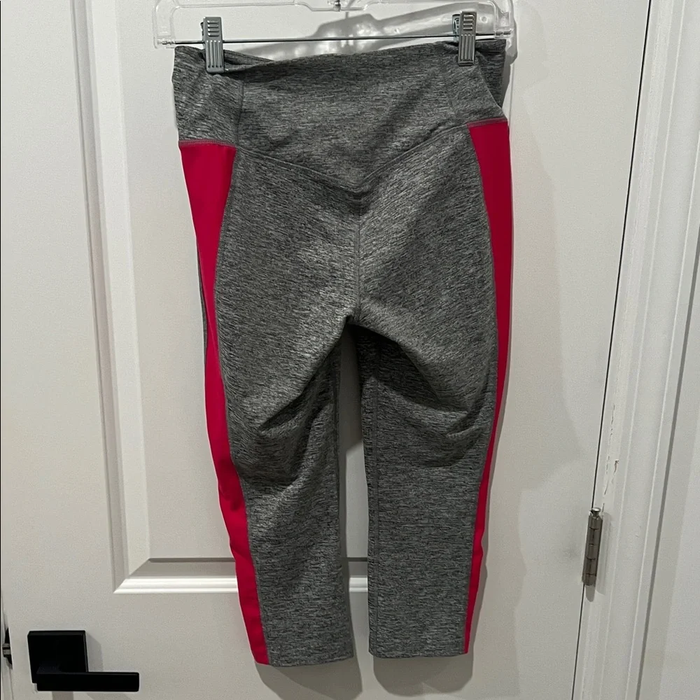 Nike Women's‎ Gray Dri-fit Cropped Leggings with Pink Accents Size Small